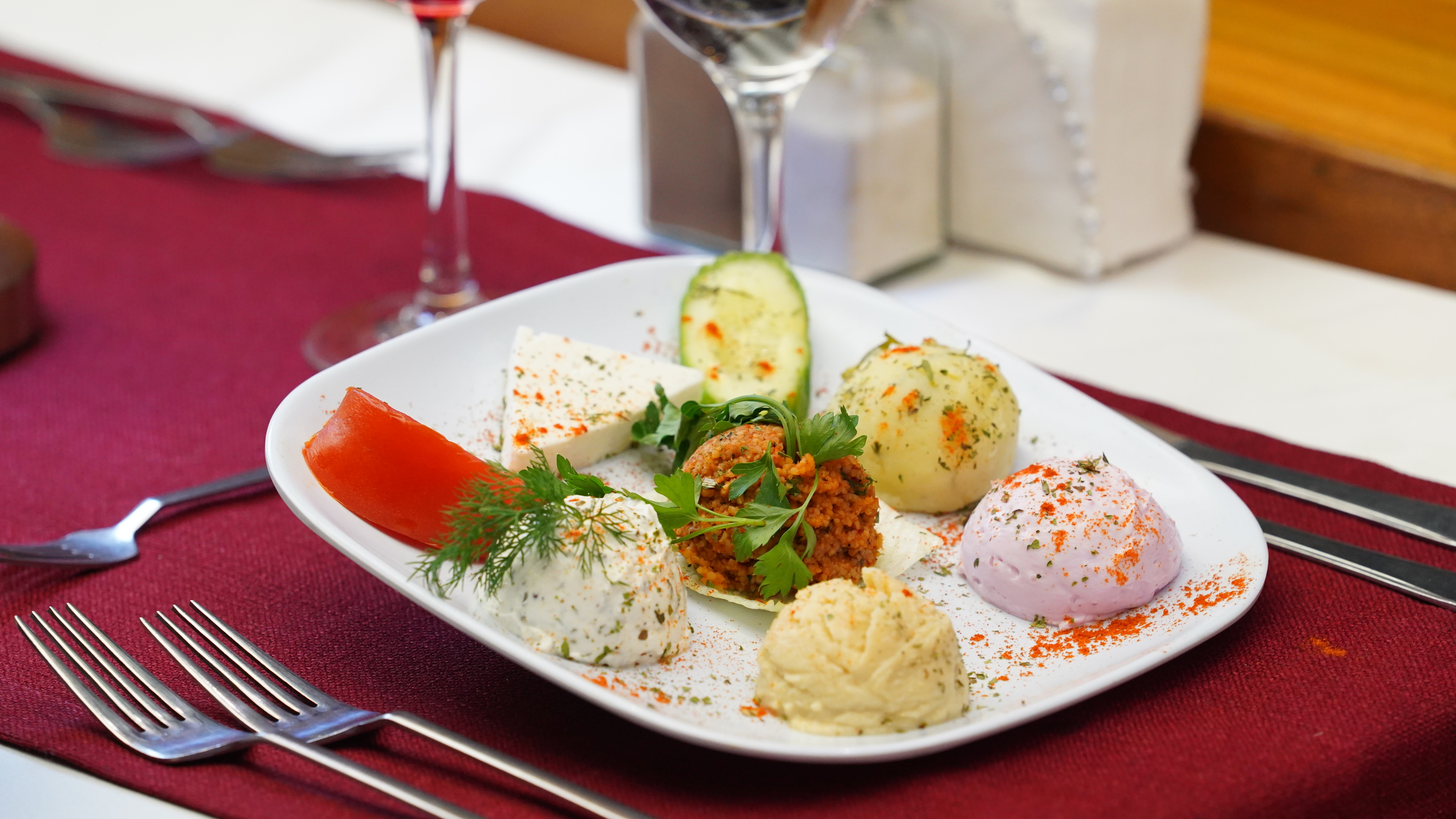 Bosphorus Dinner Cruise: A Culinary Journey Through Turkish Kitchen